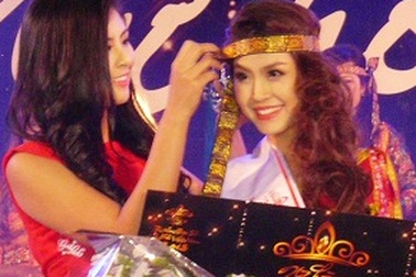 Người đẹp Diễm Trang đăng quang "Nữ hoàng cà phê"