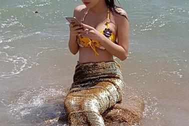 Gặp gỡ cặp đôi nóng bỏng trong phim mỹ nhân ngư phiên bản Việt