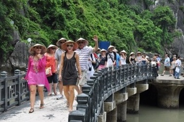 Du khách 5 nước được miễn thị thực đơn phương tăng vọt