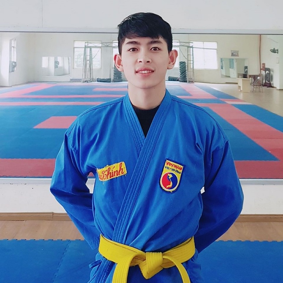 Thầy giáo 9x điển trai được ví với Đại úy Ri trong Hạ cánh nơi anh - 3 Thầy giáo 9x điển trai được ví với Đại úy Ri trong Hạ cánh nơi anh - 3