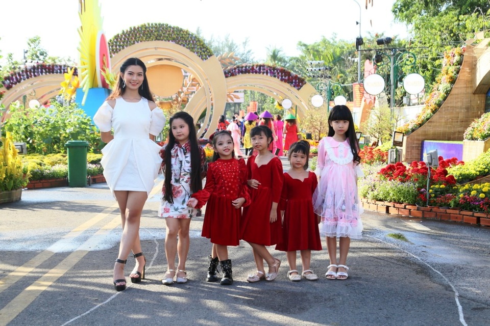 Ngắm đường hoa nghệ thuật Cần Thơ trước giờ đóng cửa - 9 Ngắm đường hoa nghệ thuật Cần Thơ trước giờ đóng cửa - 9