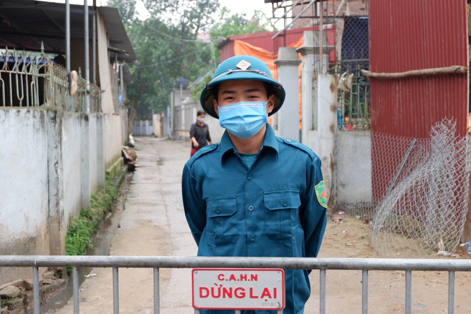 Người dân Hạ Lôi “vững tâm” trước giờ cách ly toàn bộ thôn - 4 Người dân Hạ Lôi “vững tâm” trước giờ cách ly toàn bộ thôn - 4