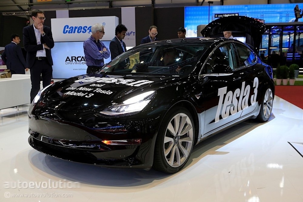 Sự hiện diện kỳ lạ của Tesla Model 3 tại Triển lãm ô tô Geneva 2018