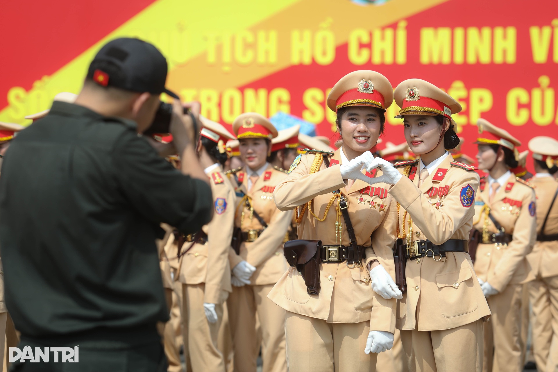 Các khối nữ diễu binh rạng ngời trong ngày hợp luyện cuối cùng ở Biên Hòa - 14