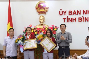 Khen thưởng 2 vận động viên đạt thành tích xuất sắc tại SEA Games 30