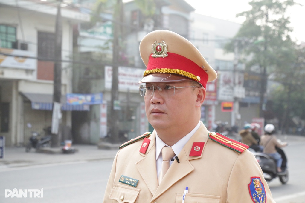 Sợ hỏng tóc vì vuốt keo, nam sinh đầu trần quay đầu tông trúng ô tô - 5 Sợ hỏng tóc vì vuốt keo, nam sinh đầu trần quay đầu tông trúng ô tô - 5