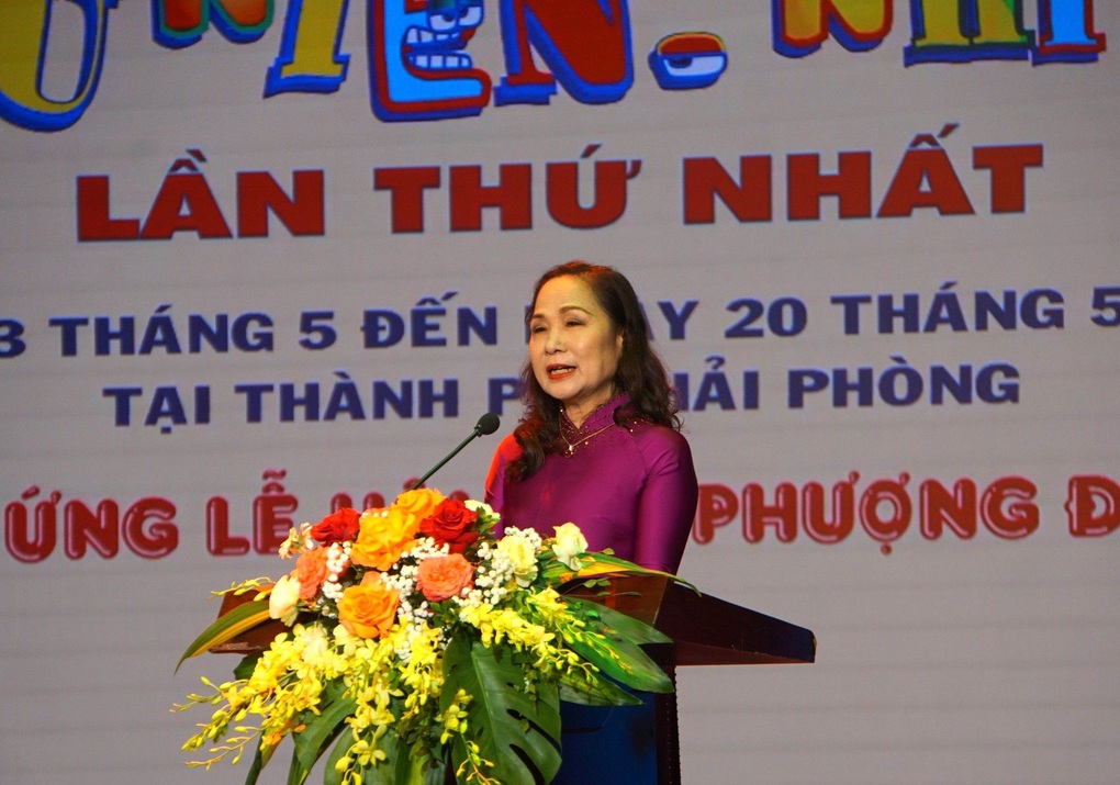 Khán giả cười nghiêng ngả khi xem kịch thiếu nhi ở Hải Phòng - 1 Khán giả cười nghiêng ngả khi xem kịch thiếu nhi ở Hải Phòng - 1