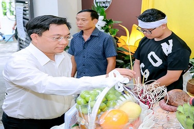 Chủ tịch Vĩnh Phúc thăm hỏi gia đình 2 nạn nhân bị tử vong do lũ cuốn