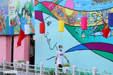 Nơi tập kết rác ven hồ Trúc Bạch khoác "áo mới", trở thành điểm du lịch