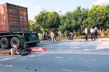 Va chạm với xe container, 2 nữ sinh thương vong