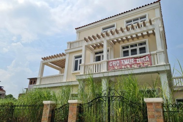 Thị trường trầm lắng, chủ đất kiệt quệ vì cơn lốc lãi vay