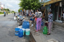 Cả thành phố rối tung vì công ty cấp nước sạch "đóng cửa"