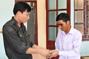 Bị CSCĐ bắt, hối lộ 50 triệu đồng hòng thoát tội