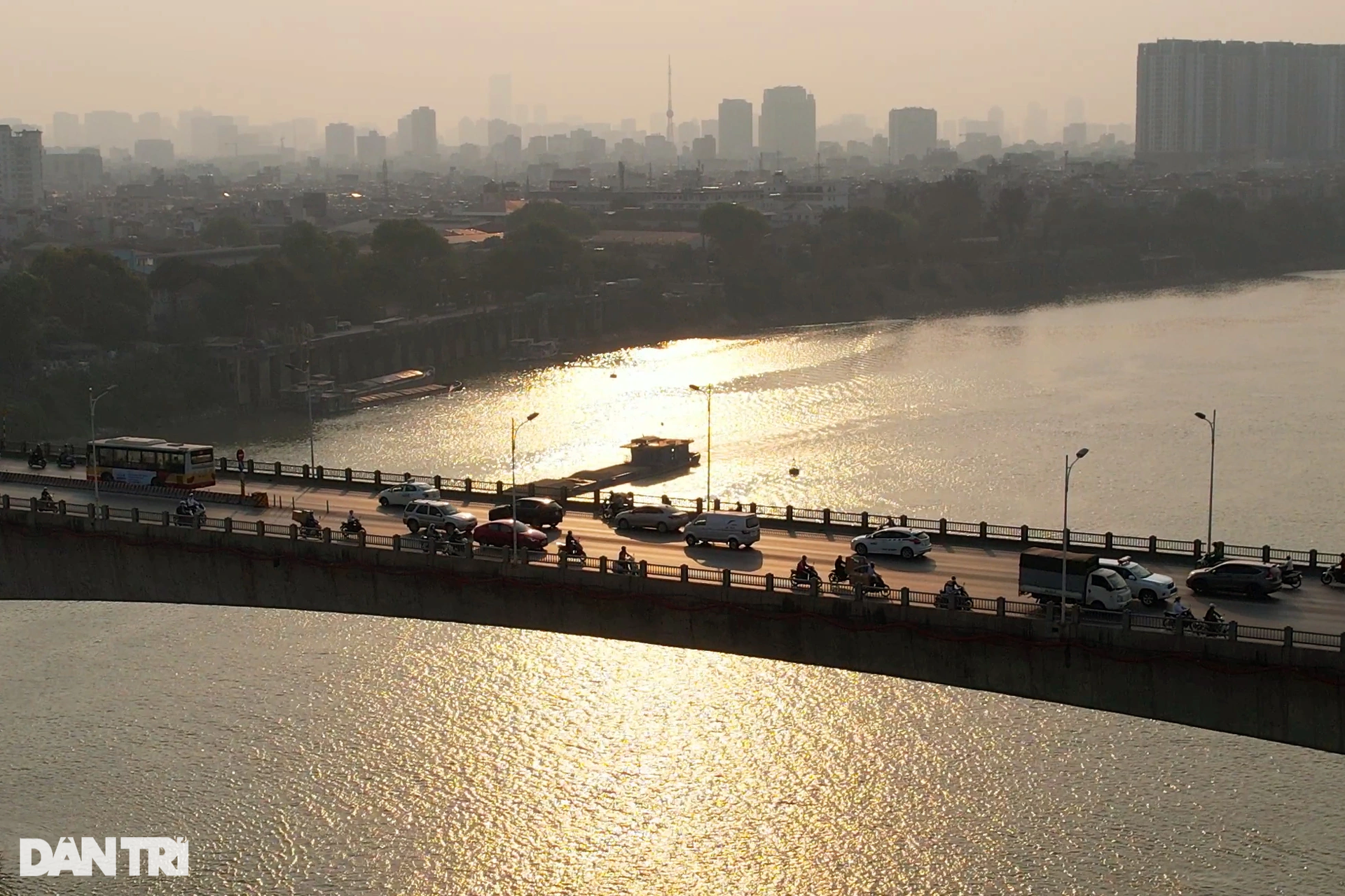 Ngắm những buổi hoàng hôn rực rỡ trên sông Hồng - 6 Ngắm những buổi hoàng hôn rực rỡ trên sông Hồng - 6