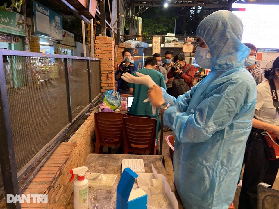 Chủ tịch TPHCM: Có nên tạm đóng cửa các quán ăn nhỏ? - 4