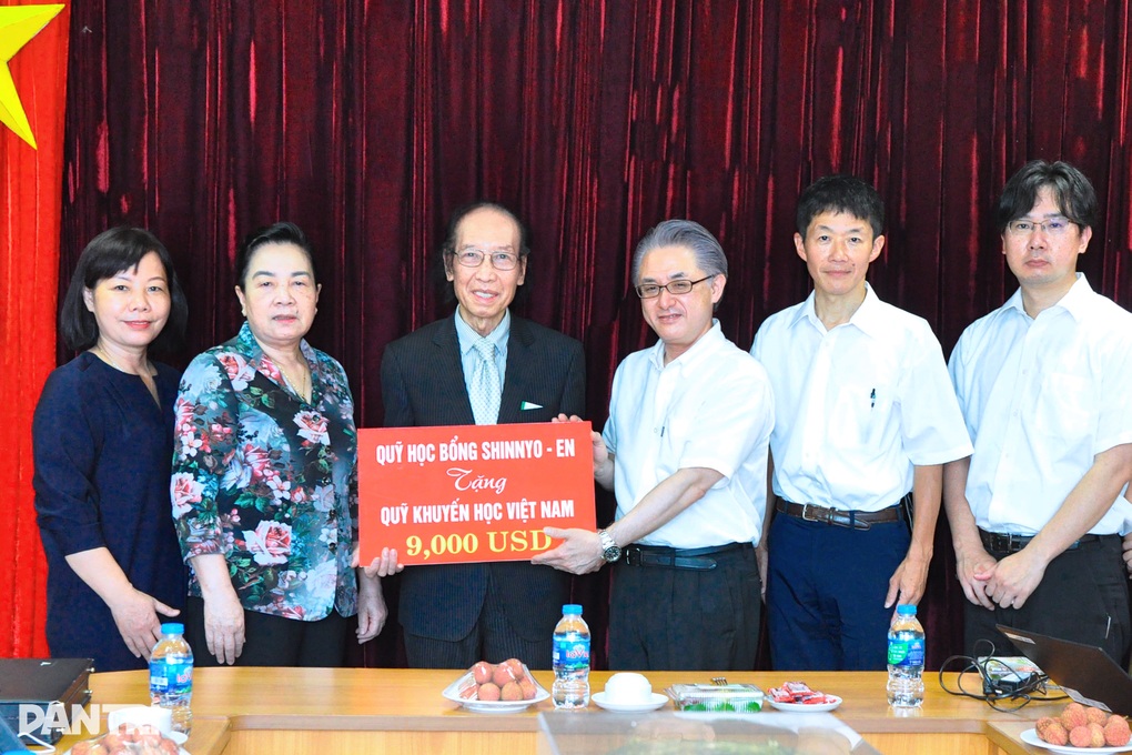 Shinnyo-en trao tặng 9000 USD đến học sinh, sinh viên nghèo Việt Nam - 1 Shinnyo-en trao tặng 9000 USD đến học sinh, sinh viên nghèo Việt Nam - 1