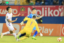 Tiến Linh mờ nhạt, Bình Dương chia điểm với SHB Đà Nẵng