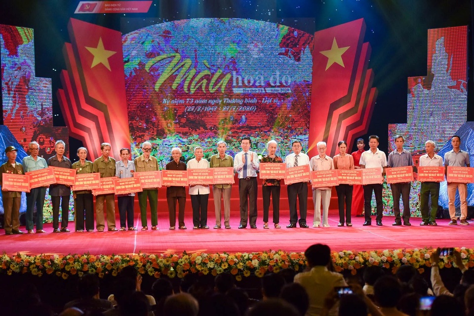 Xúc động chương trình nghệ thuật “Màu hoa đỏ” năm 2020 - 11