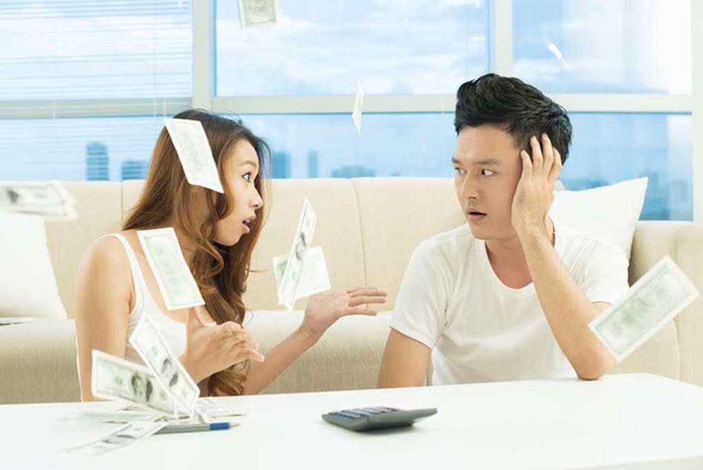 Đề nghị chồng nộp tiền lương, anh nói một câu khiến tôi choáng váng - 1 Đề nghị chồng nộp tiền lương, anh nói một câu khiến tôi choáng váng - 1