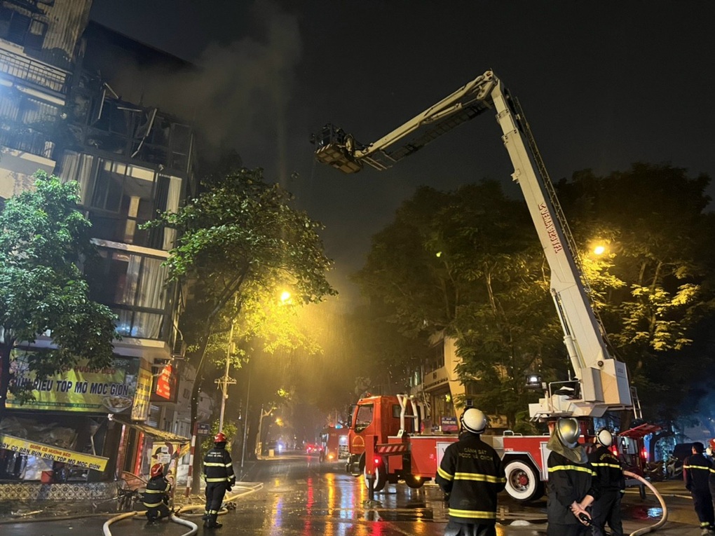 Cháy cửa hàng bánh ngọt Hồng Kông trên phố cổ Hà Nội - 4 Cháy cửa hàng bánh ngọt Hồng Kông trên phố cổ Hà Nội - 4