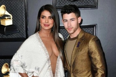 Hoa hậu Thế giới và chồng kém 10 tuổi có con nhờ người mang thai hộ