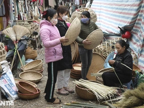 Chợ Nủa sôi động phiên họp cuối năm, đậm "hương Tết" của Hà Nội xưa