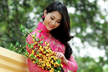 Hoa hậu Thu Thảo khoe sắc vóc ngày Xuân