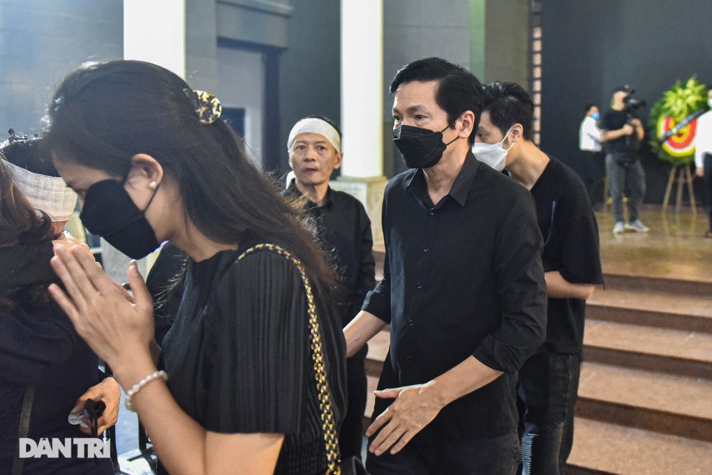 NSND Lan Hương Em bé Hà Nội và đông đảo nghệ sĩ tới viếng NSƯT Văn Trọng - 8 NSND Lan Hương Em bé Hà Nội và đông đảo nghệ sĩ tới viếng NSƯT Văn Trọng - 8