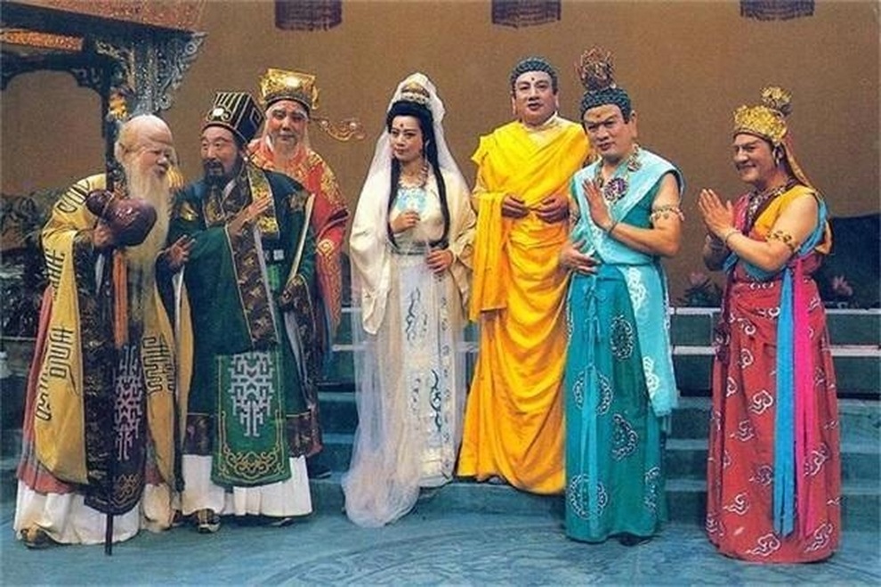 82 tuổi, nghệ sĩ phim Tây Du Ký vẫn đi diễn, sống viên mãn bên vợ con - 2 82 tuổi, nghệ sĩ phim Tây Du Ký vẫn đi diễn, sống viên mãn bên vợ con - 2