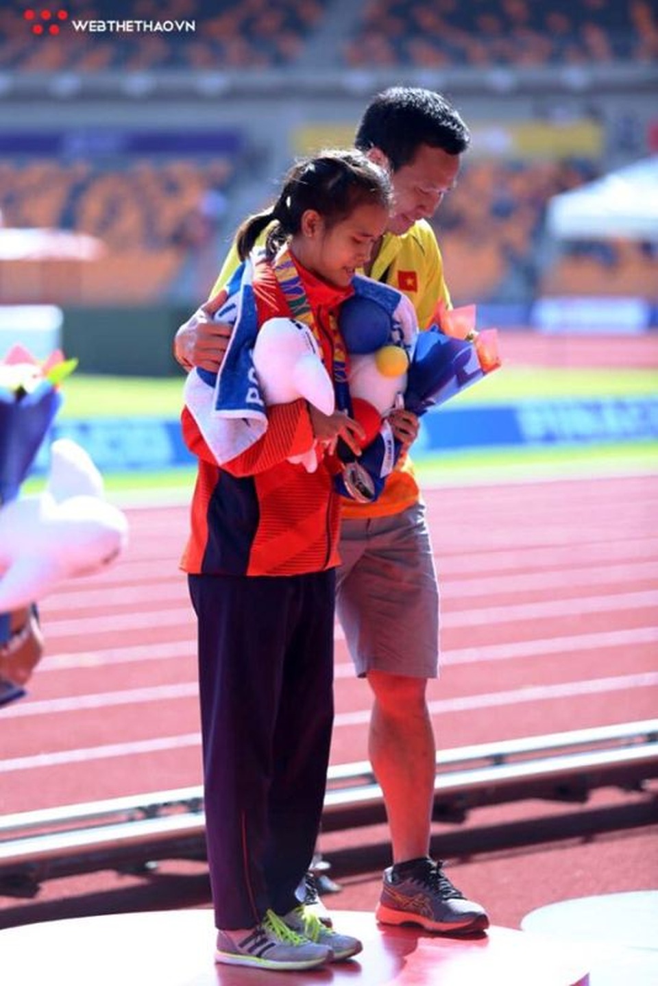 Thưởng nóng 100 triệu đồng cho nữ sinh ĐH Quy Nhơn thi đấu hết mình tại SEA Games 30 - 2 Thưởng nóng 100 triệu đồng cho nữ sinh ĐH Quy Nhơn thi đấu hết mình tại SEA Games 30 - 2