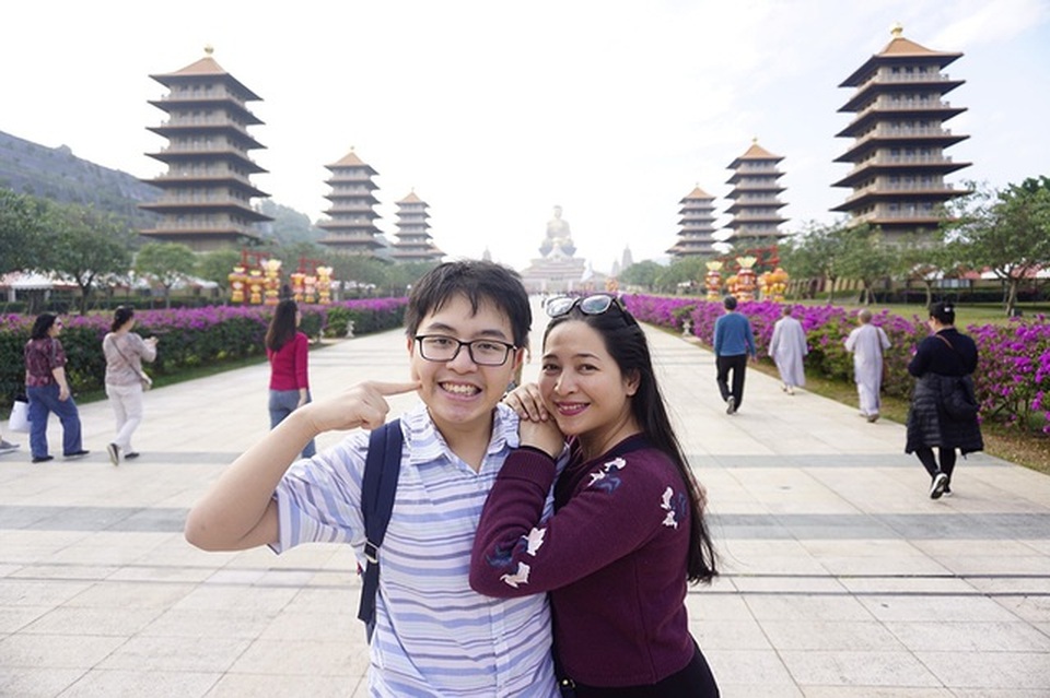 Tình hình “ái nữ” về bằng chuyên cơ và sao Việt khắp nơi trên thế giới - 7 Tình hình “ái nữ” về bằng chuyên cơ và sao Việt khắp nơi trên thế giới - 7