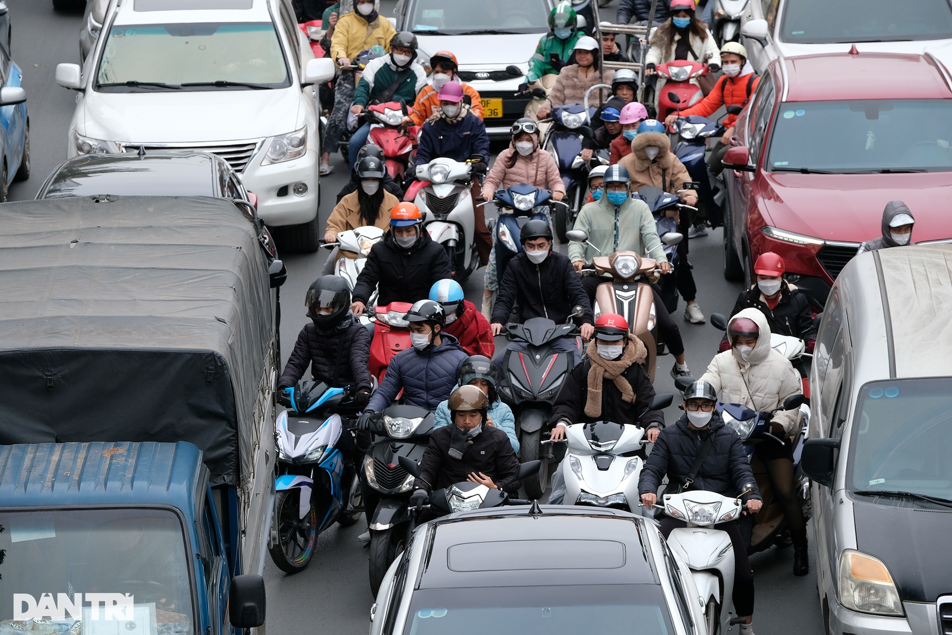Giao thông nghẹt thở những ngày giáp Tết Nguyên đán - 9 Giao thông nghẹt thở những ngày giáp Tết Nguyên đán - 9