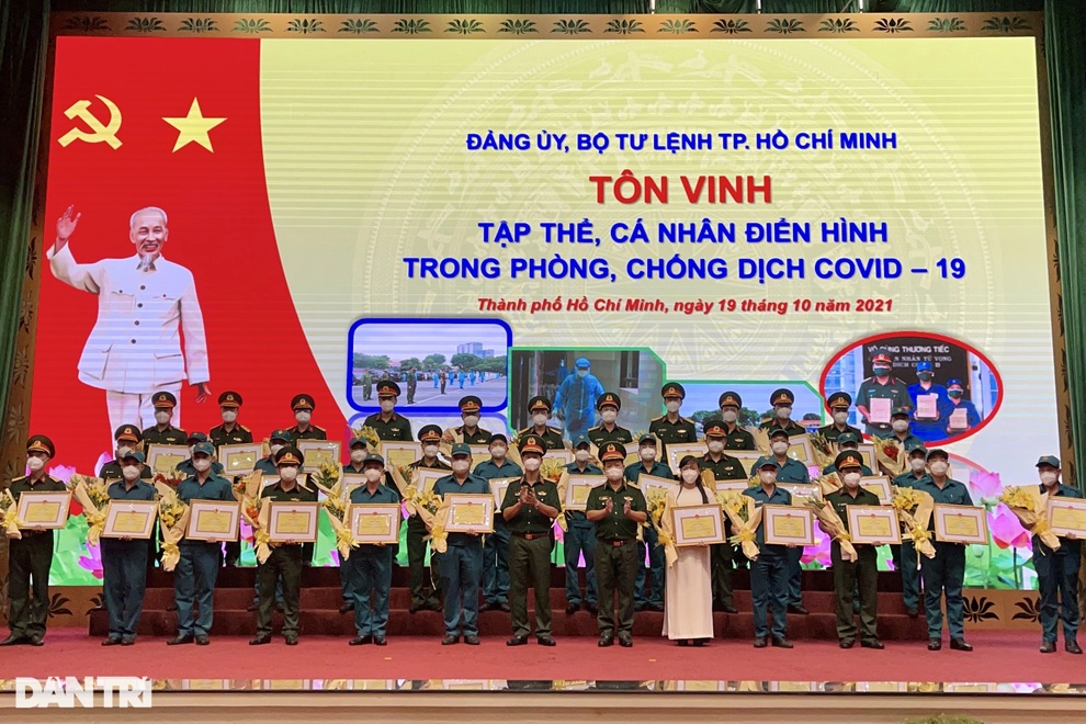 1.200 cá nhân thuộc lực lượng vũ trang TPHCM mắc Covid-19 khi chống dịch - 2 1.200 cá nhân thuộc lực lượng vũ trang TPHCM mắc Covid-19 khi chống dịch - 2