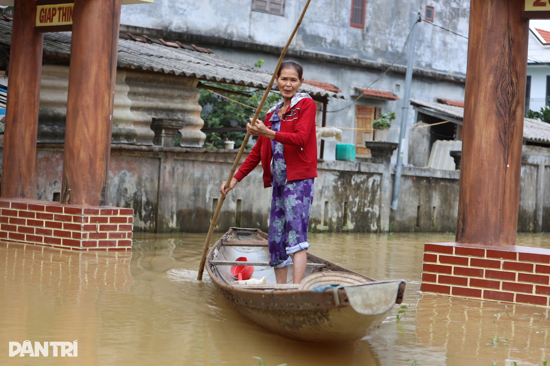 Bên trong ngôi làng bị cô lập triền miên bởi nước lụt - 9 Bên trong ngôi làng bị cô lập triền miên bởi nước lụt - 9