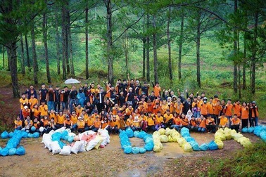 Trào lưu “Thử thách dọn rác” đang lan truyền mạnh mẽ trên cộng đồng mạng