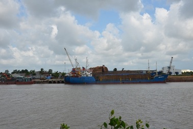 "Tuýt còi" tàu chở dăm gỗ tiềm ẩn nguy cơ mất an toàn