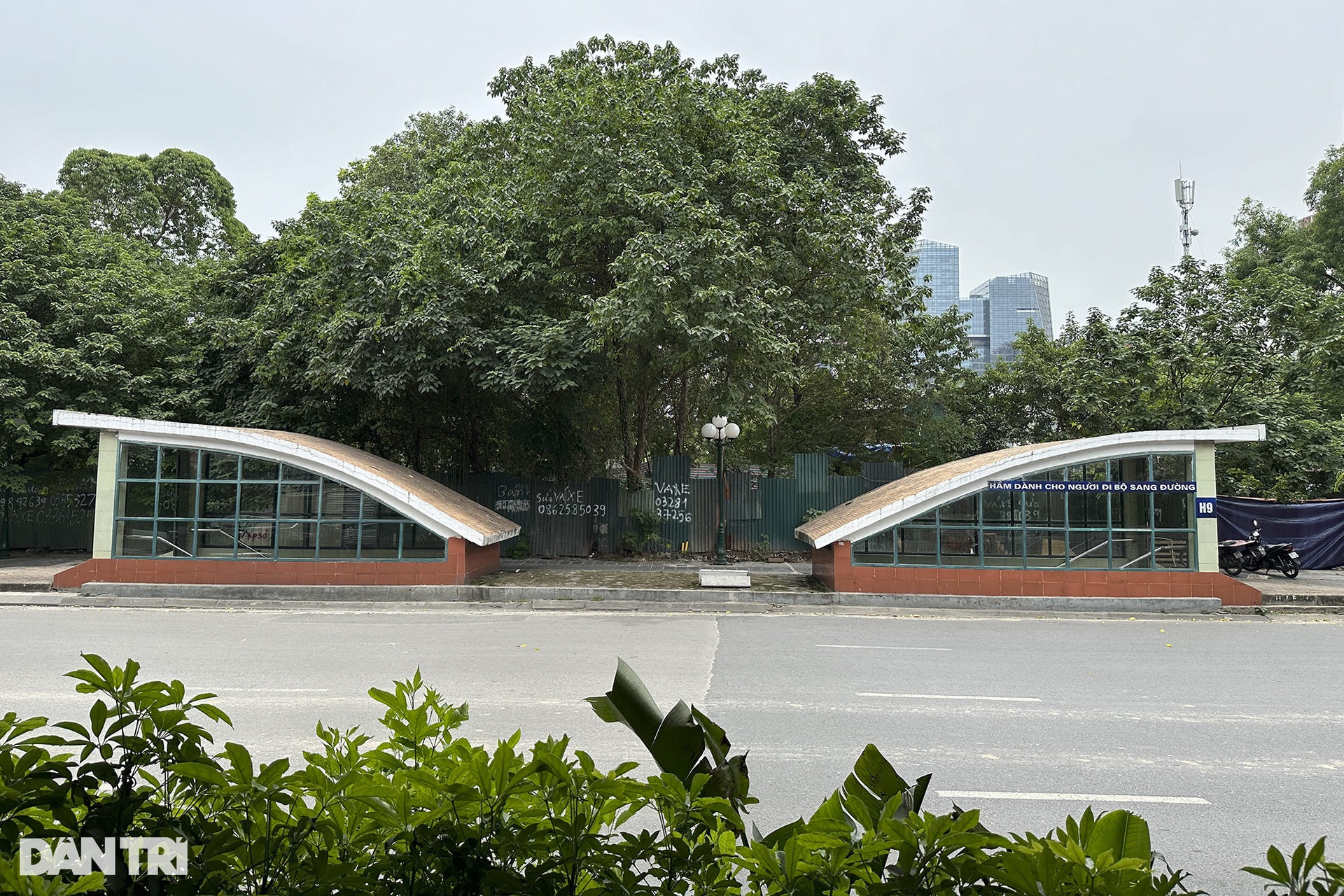 Hầm đi bộ ở Hà Nội sạch sẽ, thoáng mát nhưng vắng người sử dụng - 8 Hầm đi bộ ở Hà Nội sạch sẽ, thoáng mát nhưng vắng người sử dụng - 8