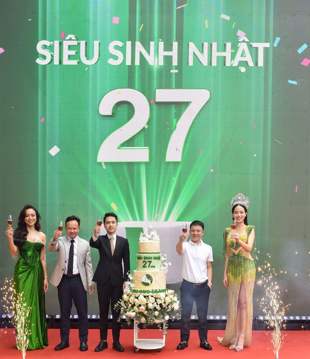 Hàng nghìn tín đồ làm đẹp mừng sinh nhật tuổi 27 của Thu Cúc - 5 Hàng nghìn tín đồ làm đẹp mừng sinh nhật tuổi 27 của Thu Cúc - 5