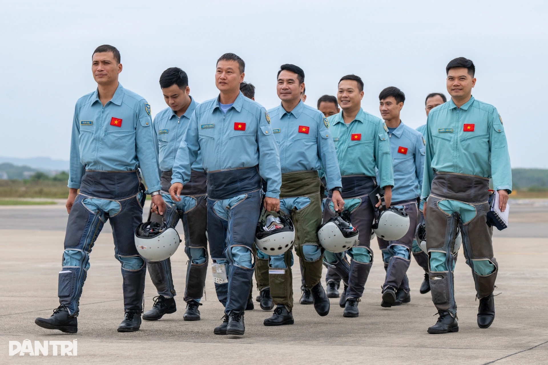 Những đảng viên bay giữa trời vinh quang - 9 Những đảng viên bay giữa trời vinh quang - 9