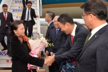 Chủ tịch Quốc hội Nguyễn Thị Kim Ngân tới Busan, bắt đầu thăm chính thức Hàn Quốc