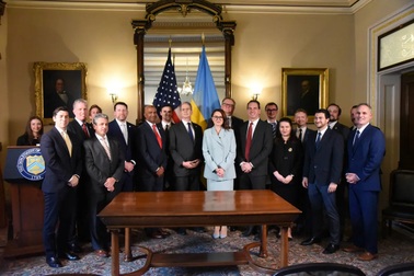 Ván cược mơ hồ của Ukraine vào thỏa thuận khoáng sản với Mỹ