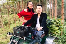 Cuộc sống của cô gái xinh đẹp cãi lời cha mẹ lấy chồng ngồi xe lăn