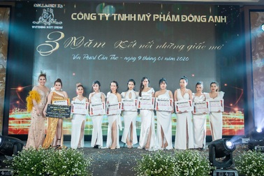Thanh Duy Idol, Hồ Việt Trung hội tụ trong đêm tiệc kỷ niệm 3 năm mỹ phẩm Đông Anh