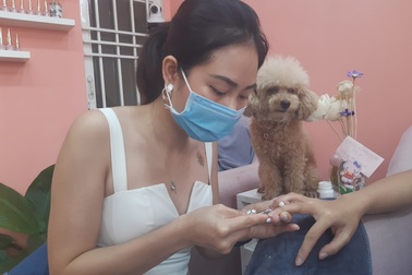 Thu nhập giảm, chị em "nhịn" làm đẹp vì Covid-19