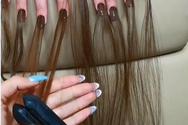 Gắn tóc cho móng tay - xu hướng làm đẹp kinh dị khiến nhiều người lạnh gáy