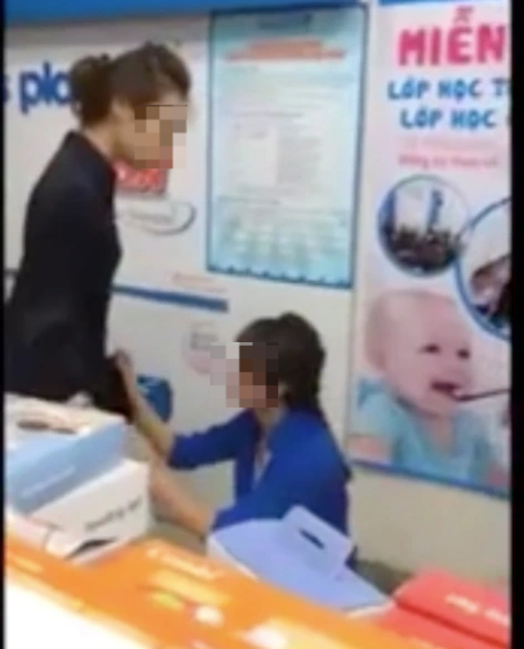 Nữ nhân viên ngủ cũng mơ thấy bị khách... chửi té tát - 2 Nữ nhân viên ngủ cũng mơ thấy bị khách... chửi té tát - 2