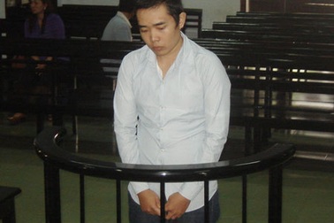 Vô cớ rủ nhau đánh người rồi cướp của