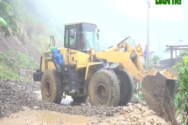 Huyện biên giới Mường Lát bị cô lập do mưa lũ