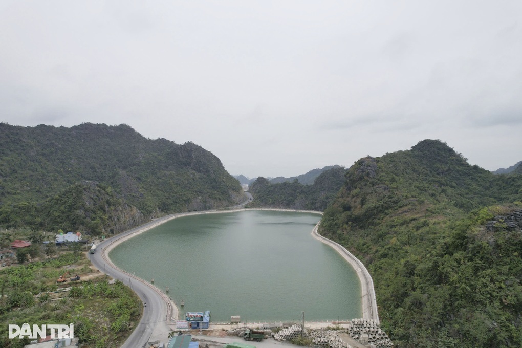 Hải Phòng lên phương án khắc phục sạt lở hồ nước ngọt lớn nhất đảo Cát Bà - 2 Hải Phòng lên phương án khắc phục sạt lở hồ nước ngọt lớn nhất đảo Cát Bà - 2