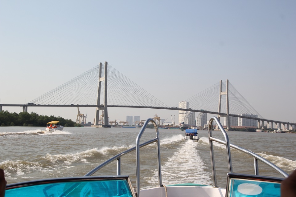 Hơn 21 tỷ đồng thay 2 khe co giãn cầu biểu tượng TPHCM - 5 Hơn 21 tỷ đồng thay 2 khe co giãn cầu biểu tượng TPHCM - 5